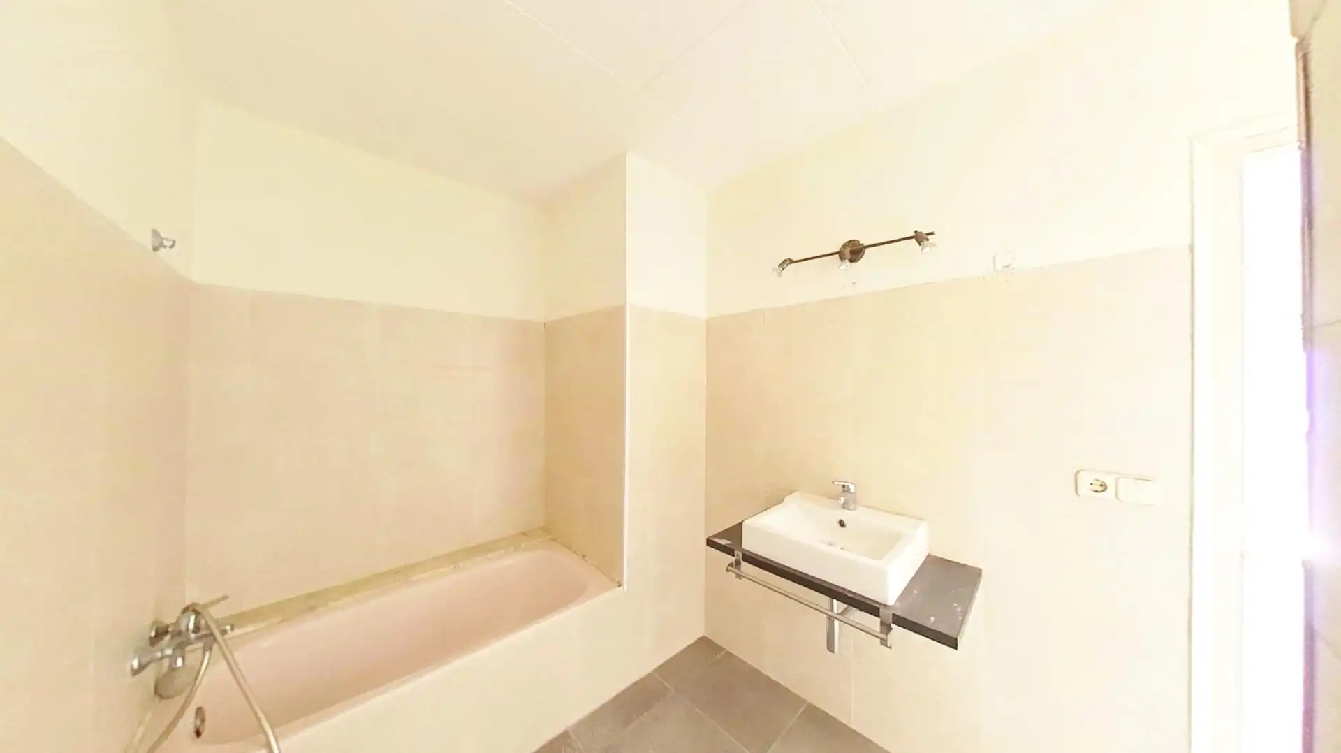 Bany de Pis en venda en Llançà amb Terrassa