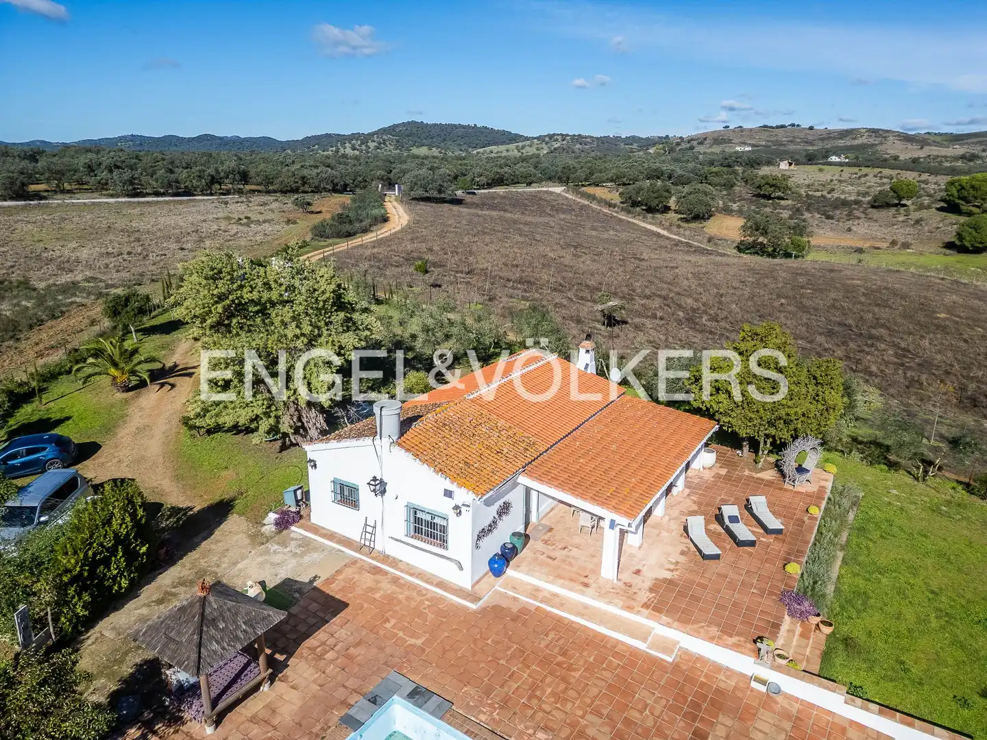Vista exterior de Finca rústica en venda en Cazalla de la Sierra amb Calefacció