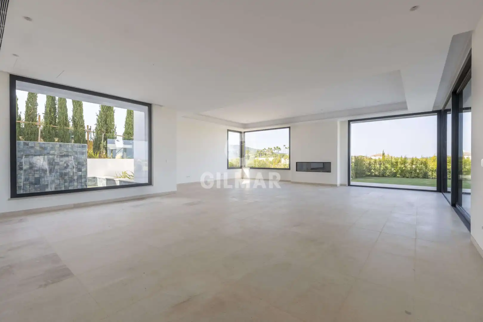Sala d'estar de Casa o xalet en venda en Sotogrande amb Calefacció, Jardí privat i Piscina