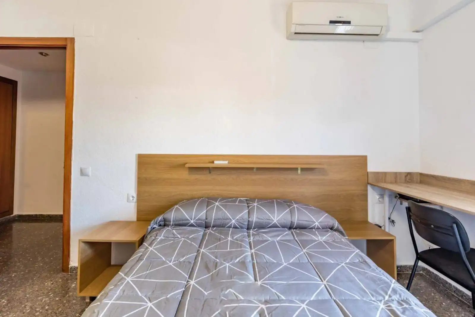 Bedroom of Flat for share in Campanar