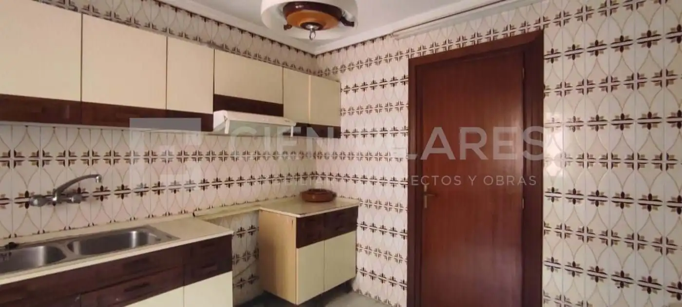 Kitchen of Flat for sale in  Logroño