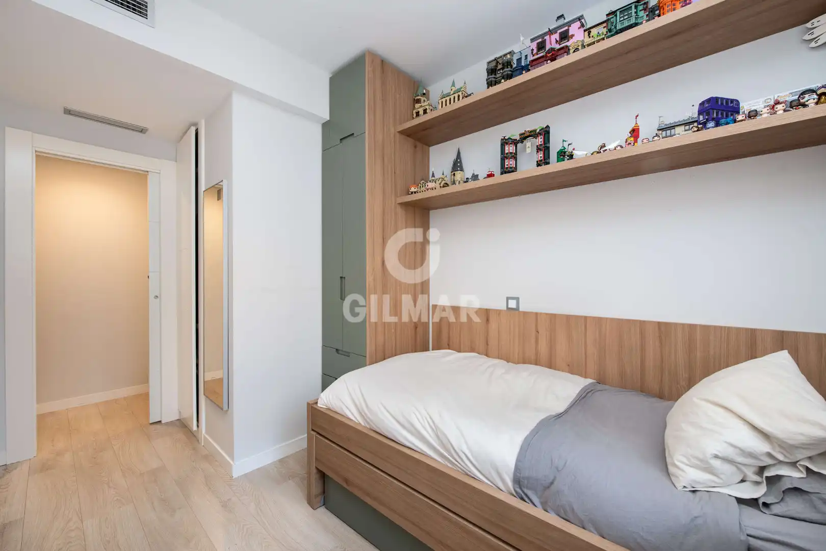 Bedroom of Flat for sale in Madrid  with Heating, Private garden and Storage room
