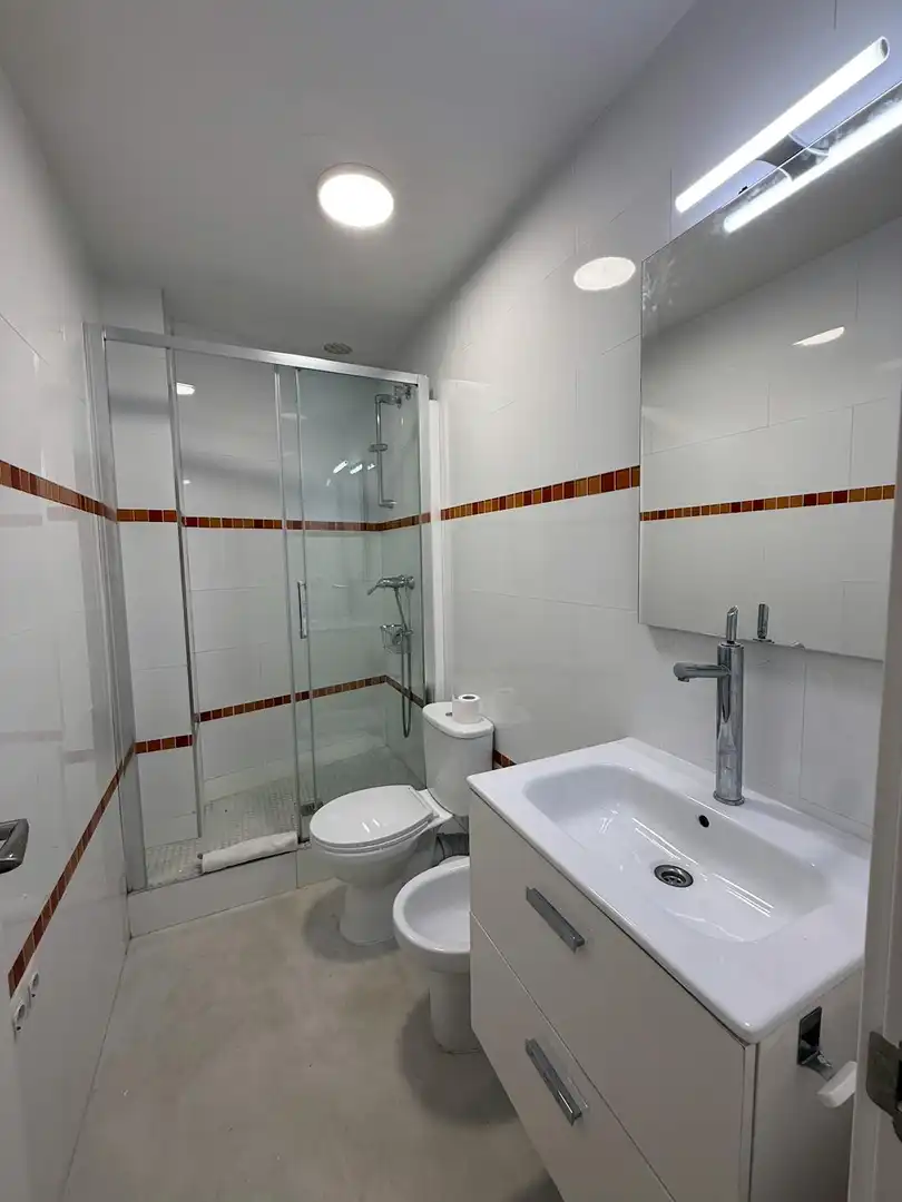 Badezimmer von Wohnung zur Miete in Valencia mit Klimaanlage, Heizung und Möbliert