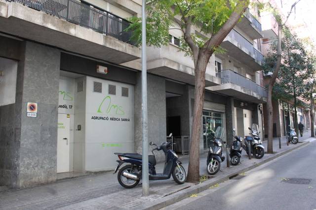 Local comercial en Alquiler en Carrer del Berguedà en Barri de les Corts