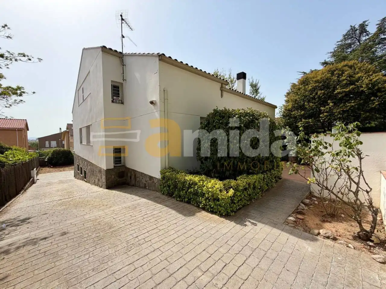 Vista exterior de Casa o xalet en venda en Sabadell amb Aire condicionat, Calefacció i Jardí privat