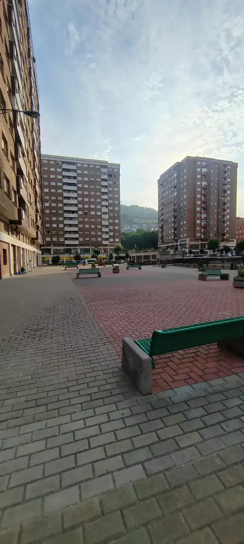 Außenansicht von Wohnung zur Miete in Bilbao  mit Heizung, Parkett und Terrasse