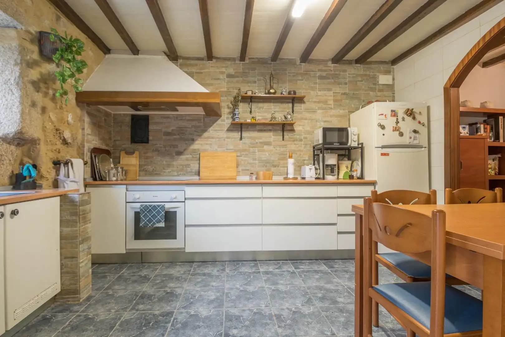 Cocina de Casa o chalet en venta en Culleredo con Calefacción, Jardín privado y Parquet