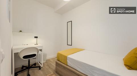 Foto 2 de Pis per a compartir a Pubilla Cases, Barcelona