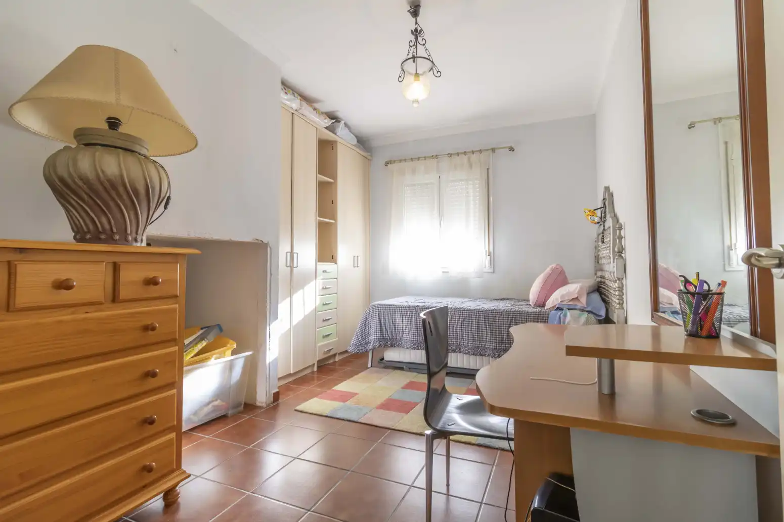 Dormitori de Casa o xalet en venda en Alcalá de Guadaira amb Aire condicionat, Terrassa i Piscina