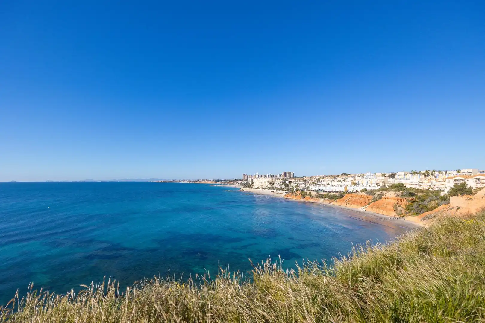 Vista exterior de Piso en venta en Orihuela con Aire acondicionado, Amueblado y Piscina comunitaria