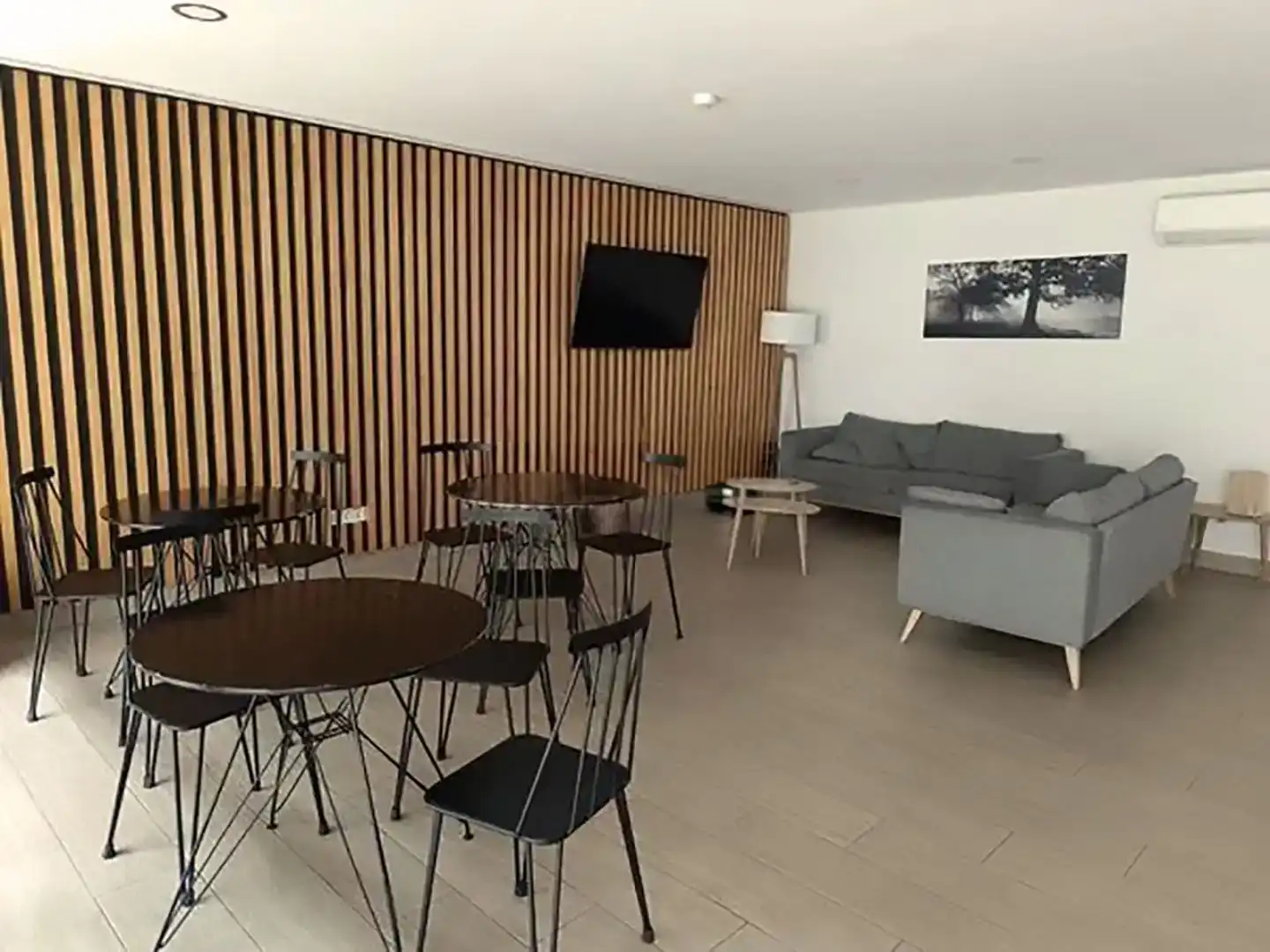 Sala d'estar de Pis en venda en  Madrid Capital amb Aire condicionat, Piscina i Balcó