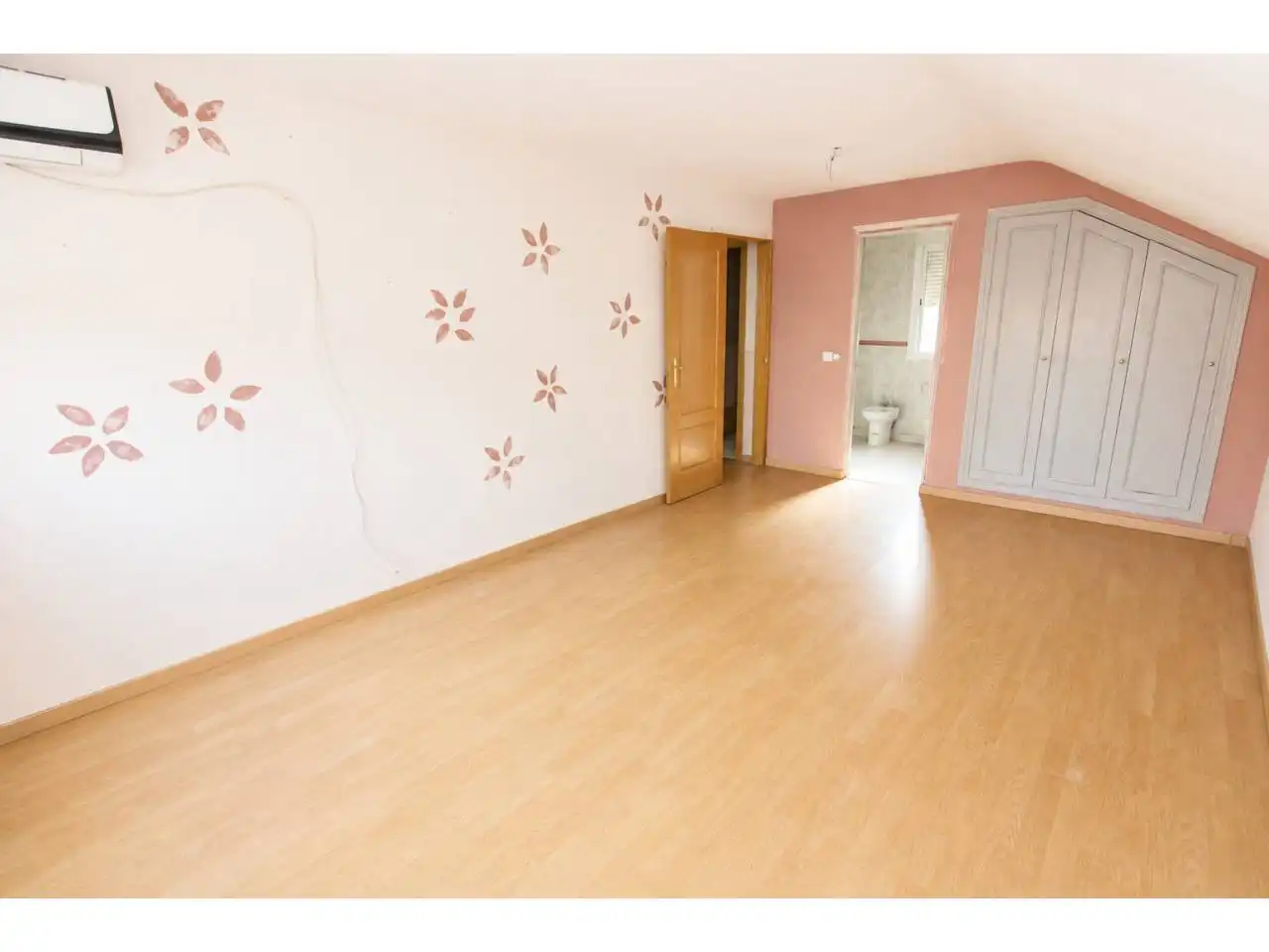 Bedroom of Houses for sale in Pioz  with Air Conditioner, Heating and Private garden