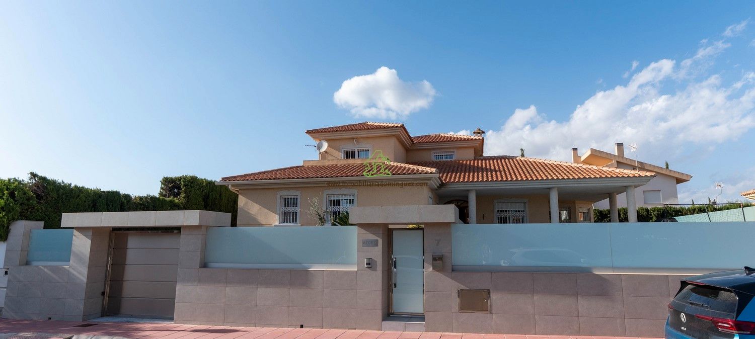 Vista exterior de Casa o xalet en venda en Molina de Segura amb Aire condicionat, Calefacció i Jardí privat