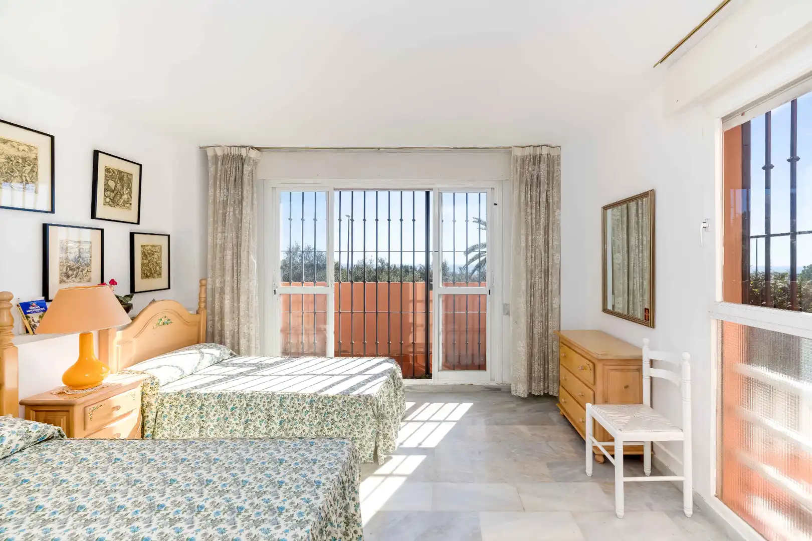 Habitación de Dúplex en venta en Marbella con Terraza, Alarma y Piscina comunitaria