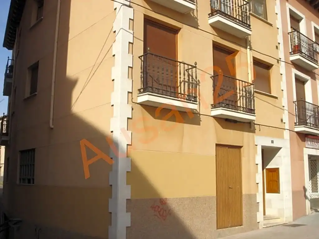 Vista exterior de Local en venda en Aranda de Duero