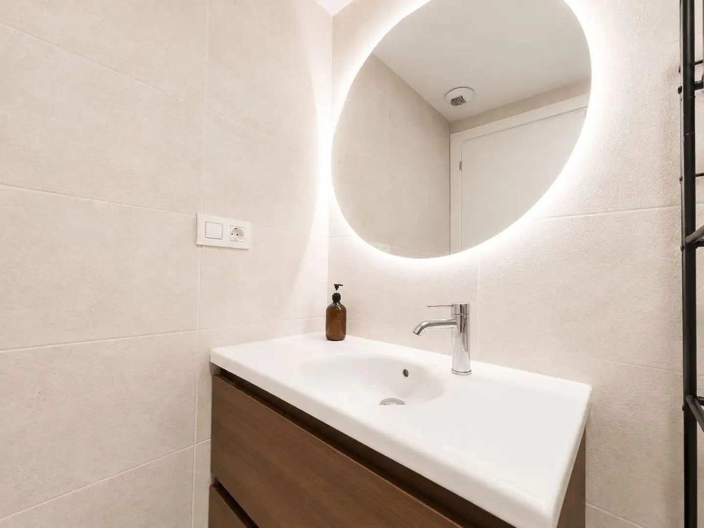 Badezimmer von Wohnung zur Miete in Valencia mit Klimaanlage, Heizung und Möbliert
