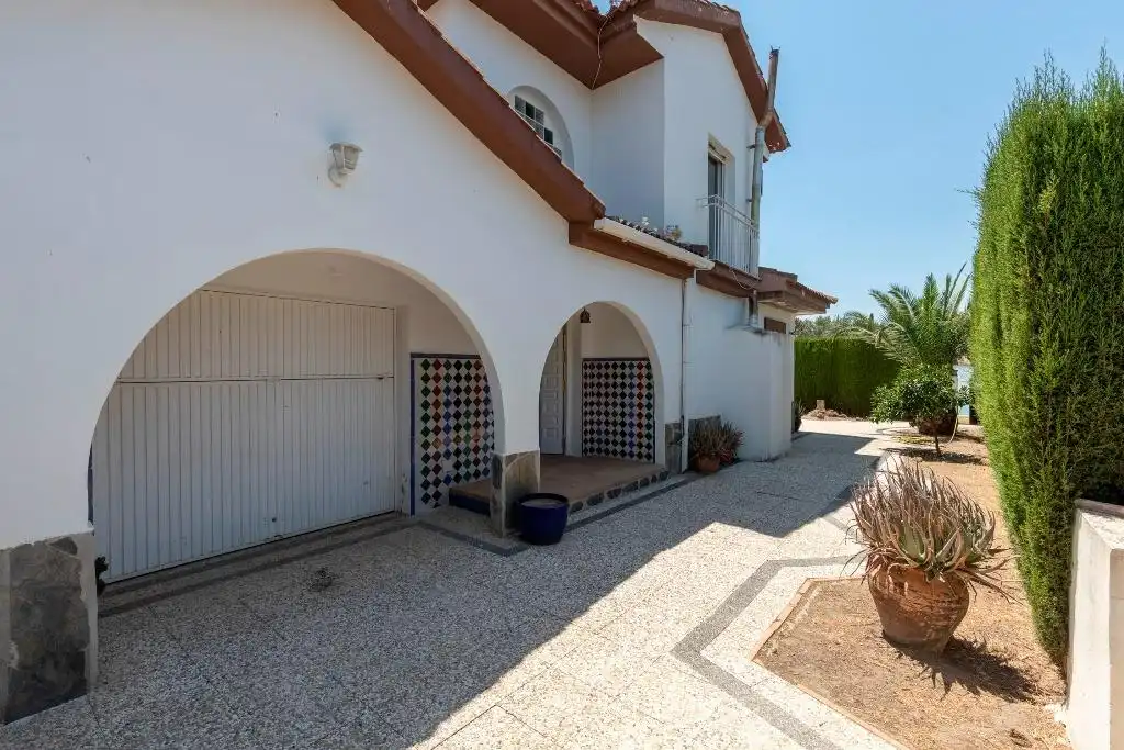 Vista exterior de Casa o xalet en venda en Albolote amb Aire condicionat, Balcó i Piscina comunitària
