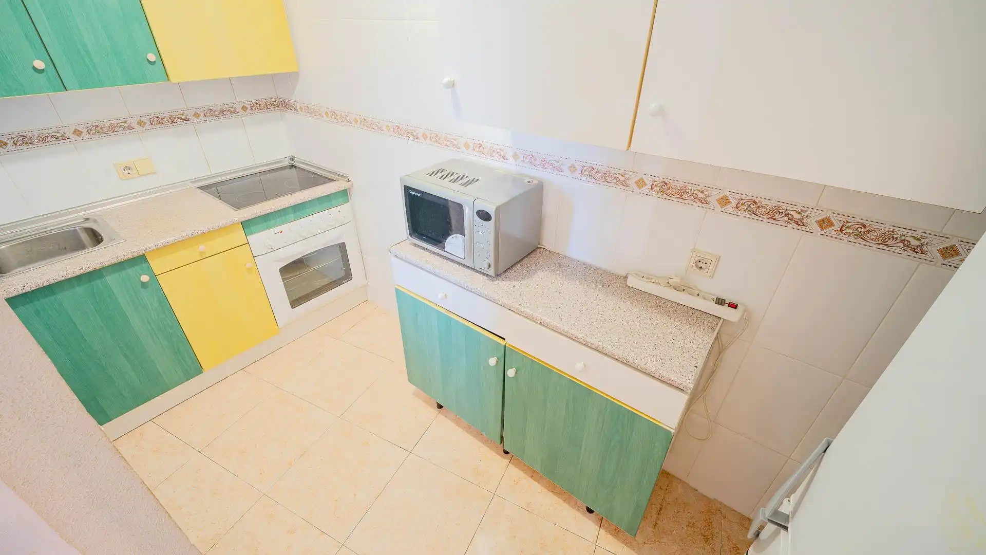 Cocina de Apartamento en venta en Torrevieja con Terraza y Piscina comunitaria