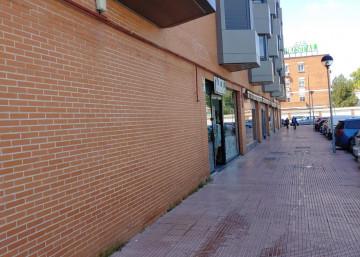 Vista exterior de Local en venda en Alcalá de Henares