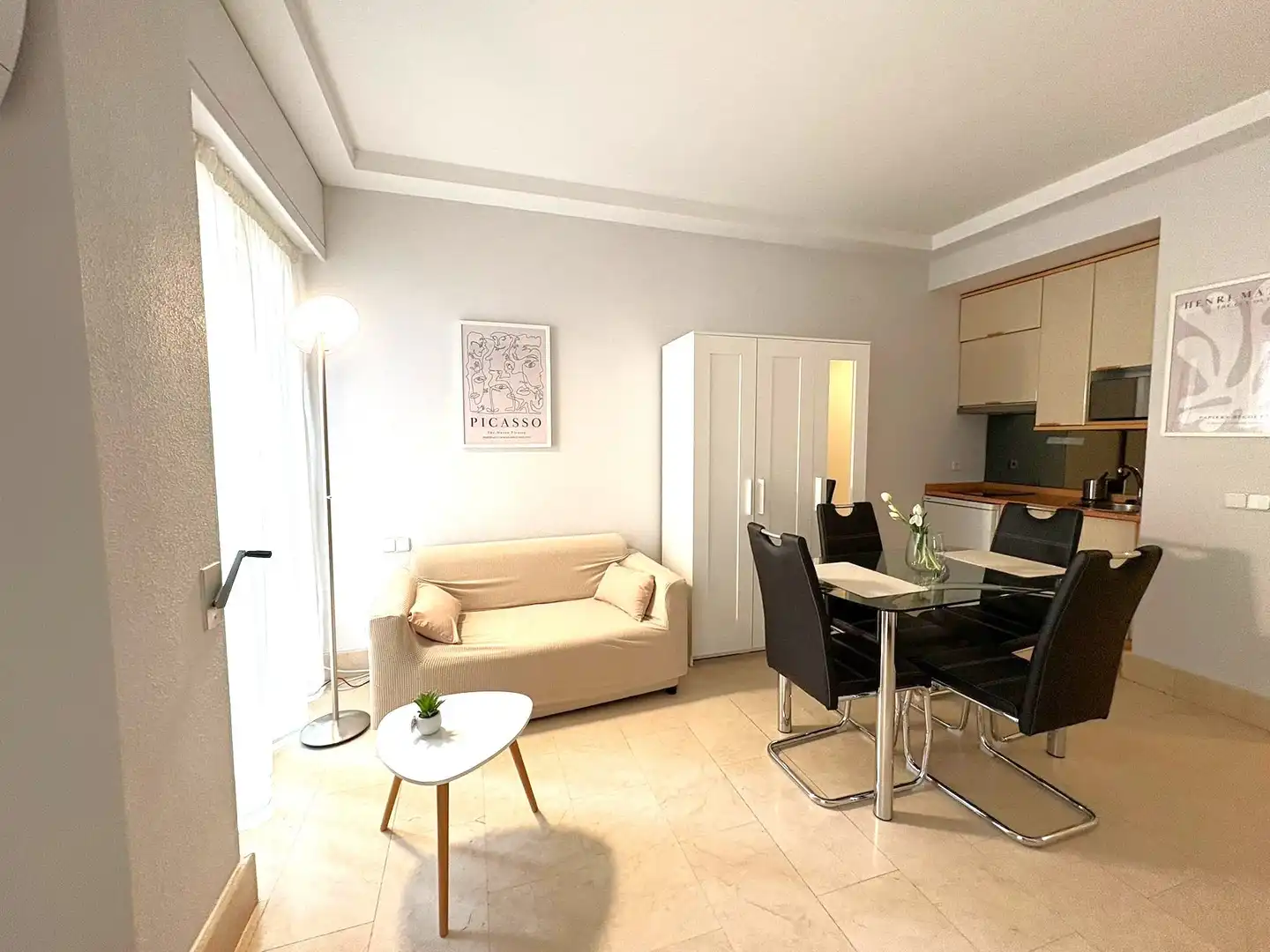 Living room of Study for rent in Madrid  with Air Conditioner, Heating and Furnished