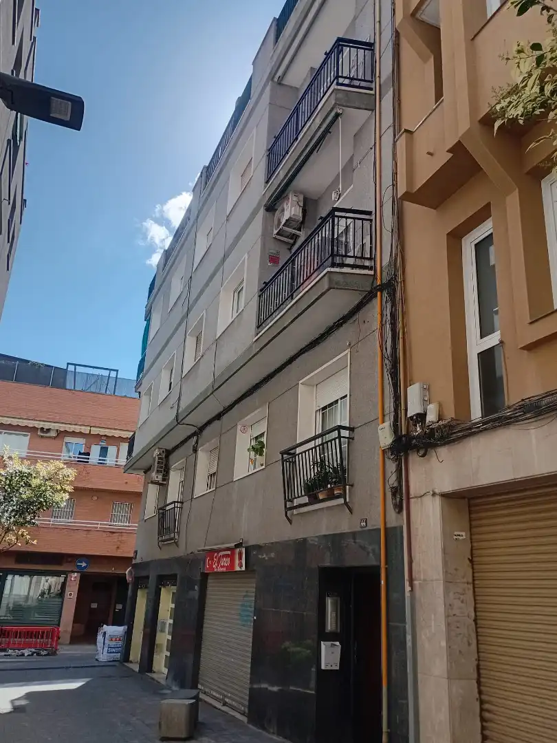 Exterior view of Commercial properties for sale in Esplugues de Llobregat