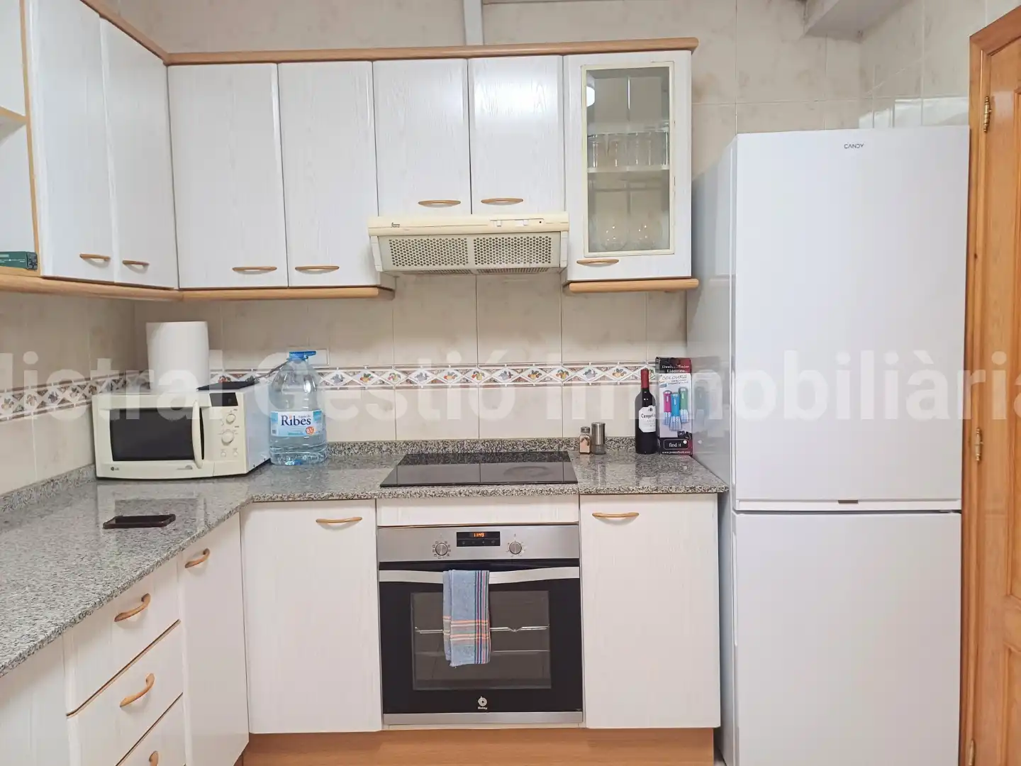 Cuina de Pis de lloguer en Calafell amb Aire condicionat, Terrassa i Moblat