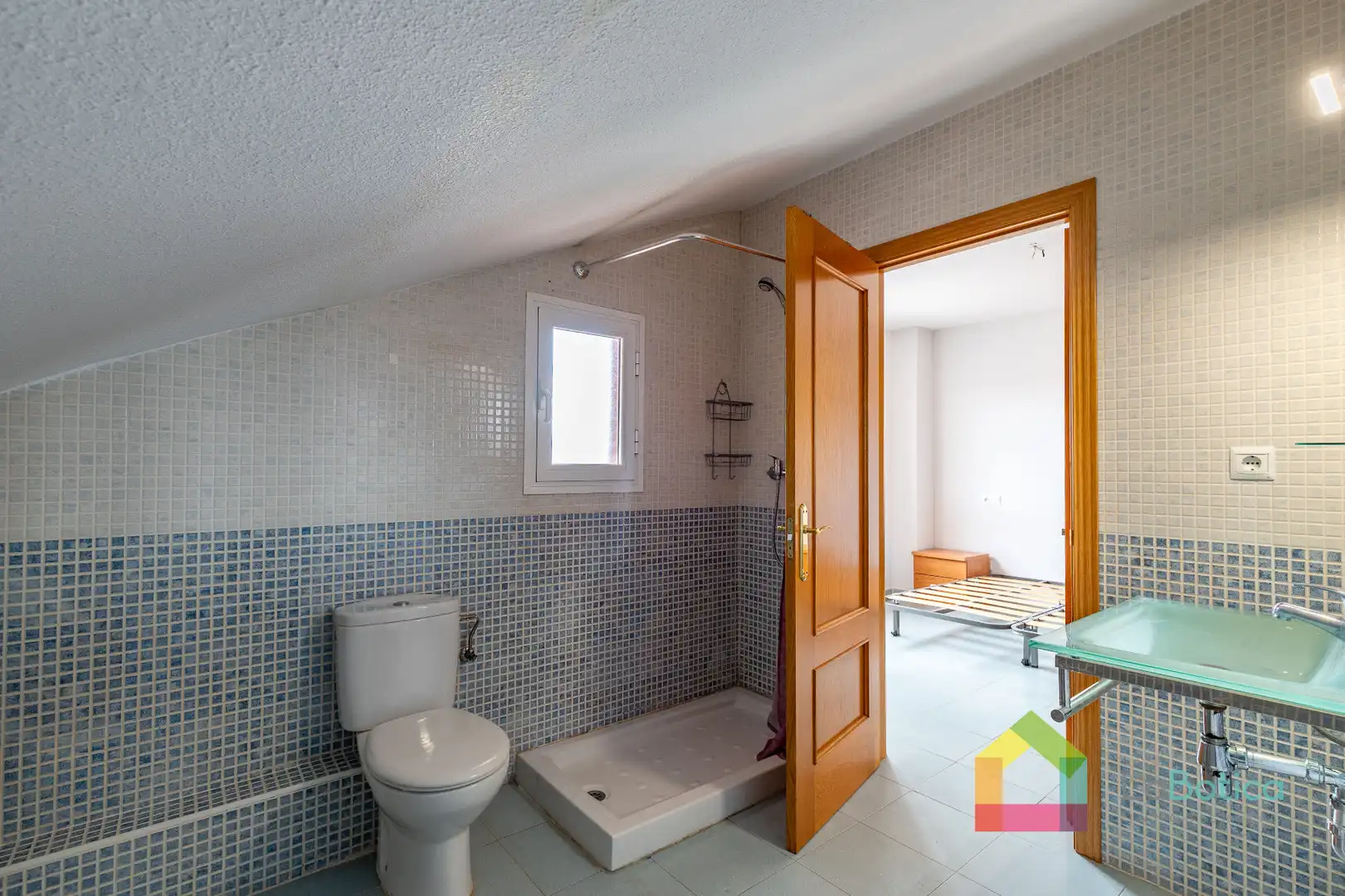 Baño de Casa adosada en venta en Burguillos de Toledo con Calefacción, Jardín privado y Terraza