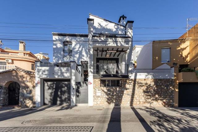 Casa adosada en Venta en Calle BLASCO IBAÑEZ en Motril  ciudad