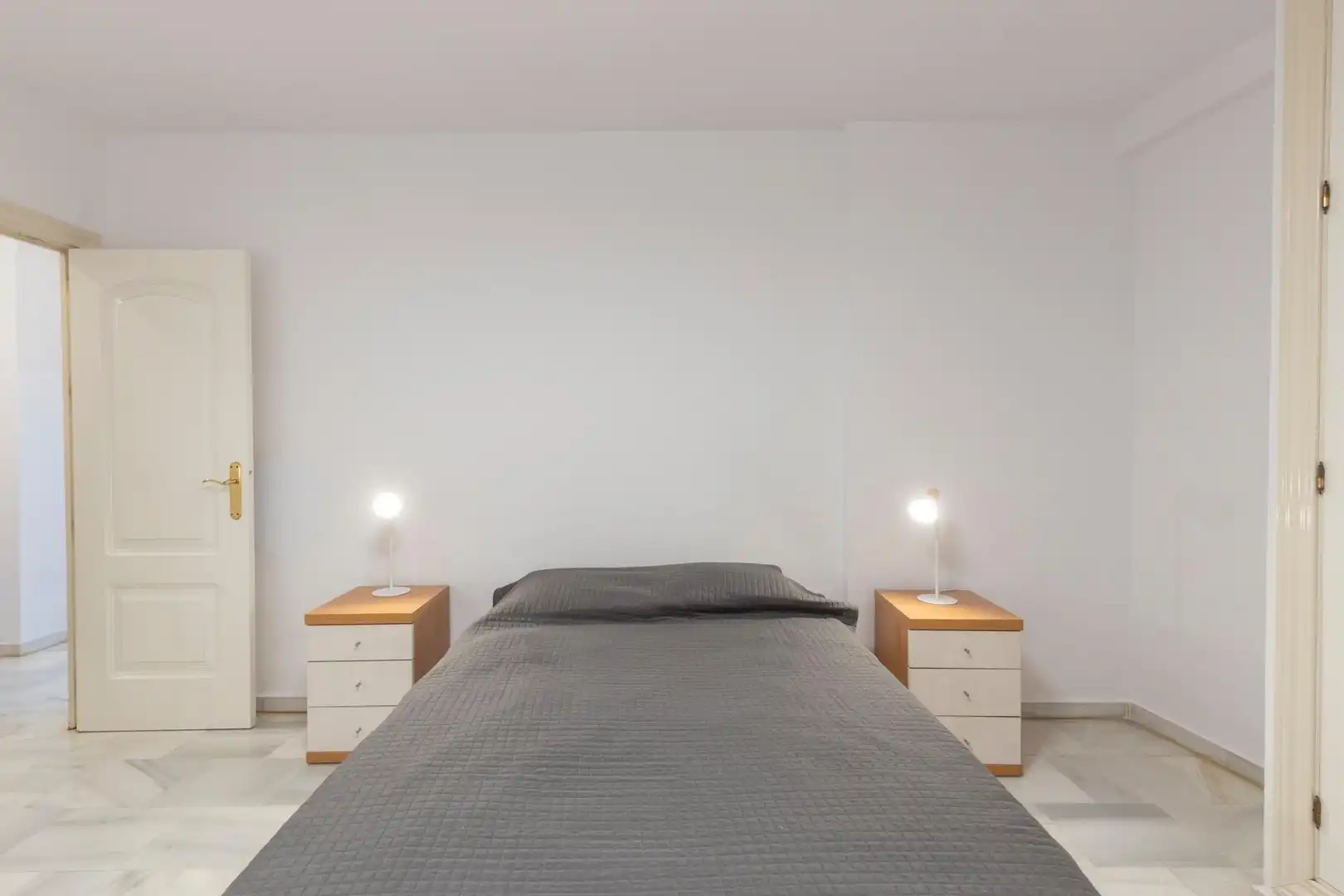 Schlafzimmer von Wohnung zum Verkauf in Granada mit Klimaanlage, Heizung und Terrasse