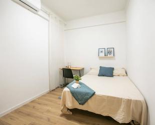 Bedroom of Apartment to share in  Barcelona Capital  with Air Conditioner, Heating and Furnished