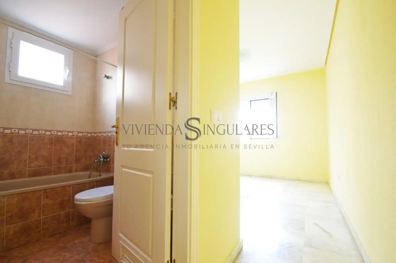 Bedroom of Flat for sale in Sevilla  with Air Conditioner, Heating and Private garden