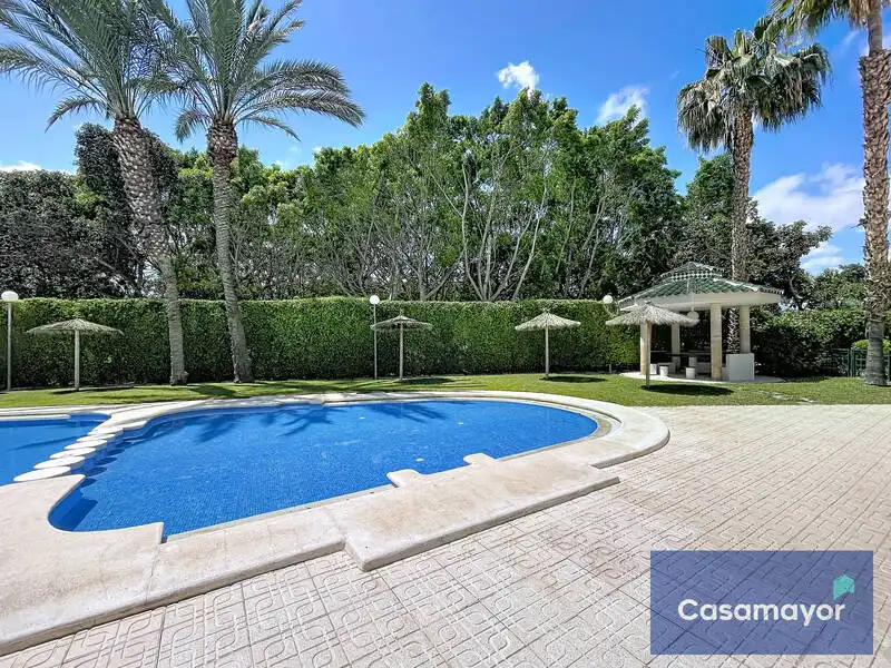 Piscina de Piso en venta en Alicante / Alacant con Aire acondicionado, Calefacción y Jardín privado