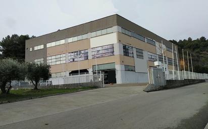 Vista exterior de Nau industrial en venda en Martorell