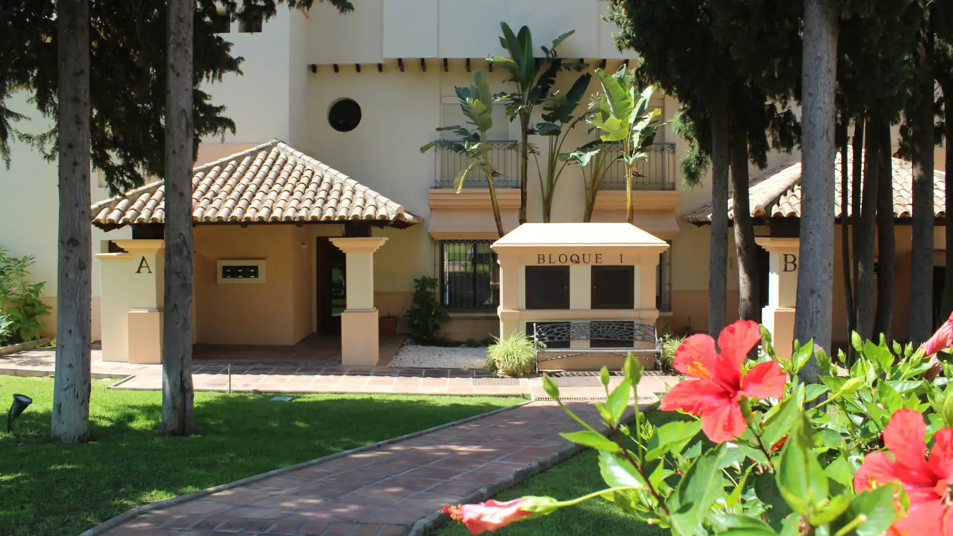 Exterior view of Apartments for sale in Marbella  with Air Conditioner, Private garden and Terrace