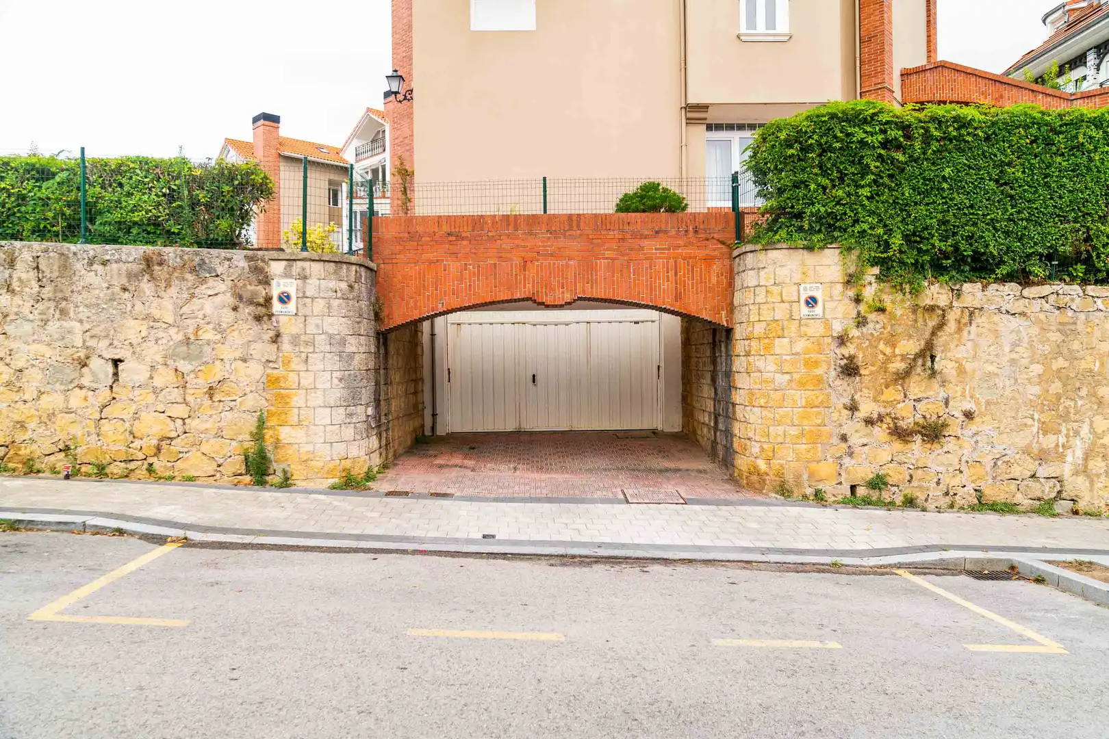 Aparcament de Casa adosada en venda en Santander amb Calefacció, Parquet i Terrassa