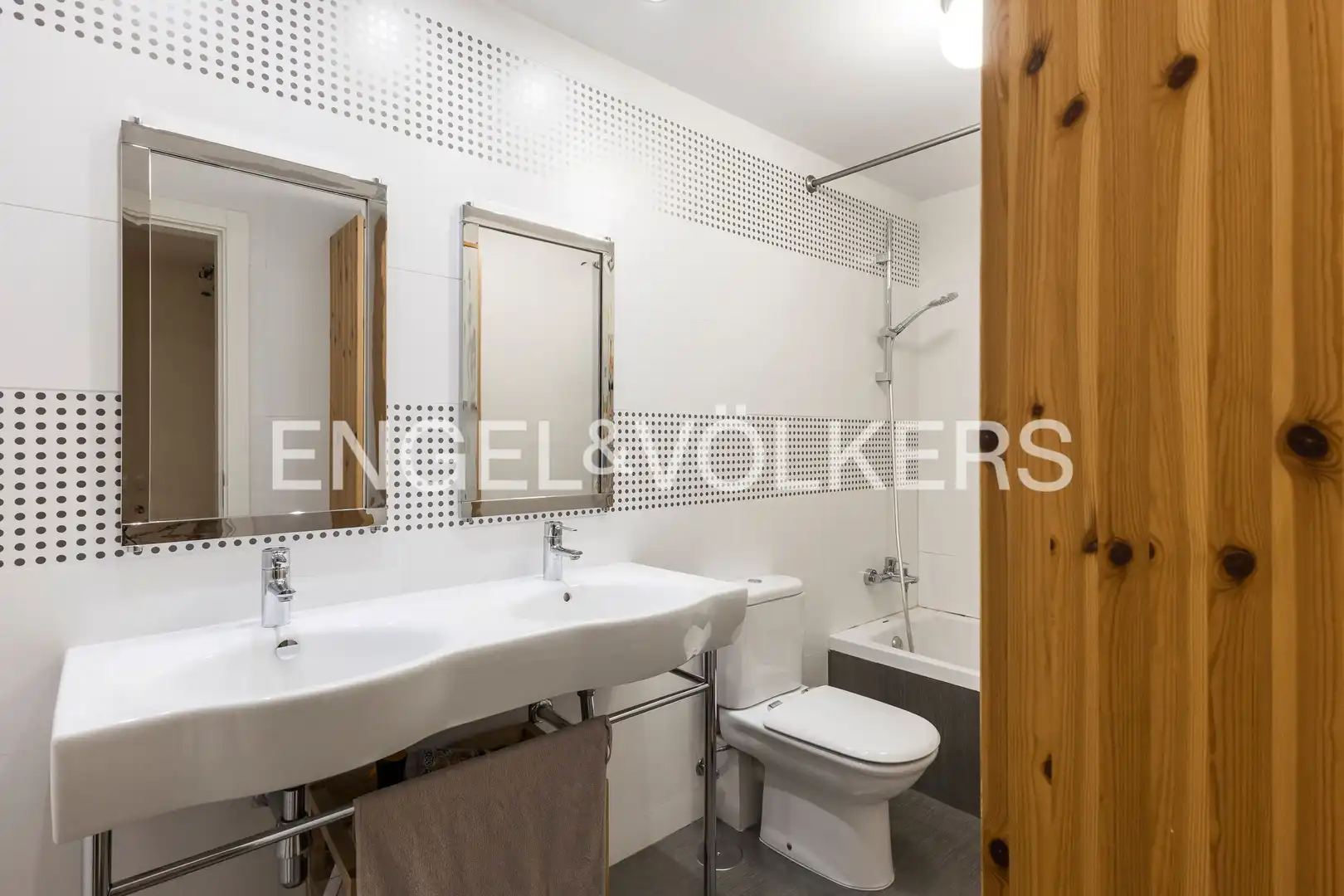 Bathroom of Houses for sale in La Moraleja  with Air Conditioner, Heating and Private garden