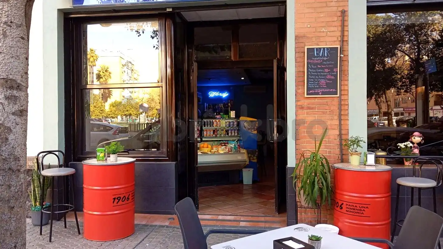 Business premises for sale in Calle Arquitecto José Granados de la Vega, imagen 3