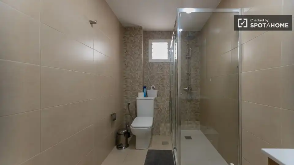 Bathroom of Flat for rent in Camins al Grau