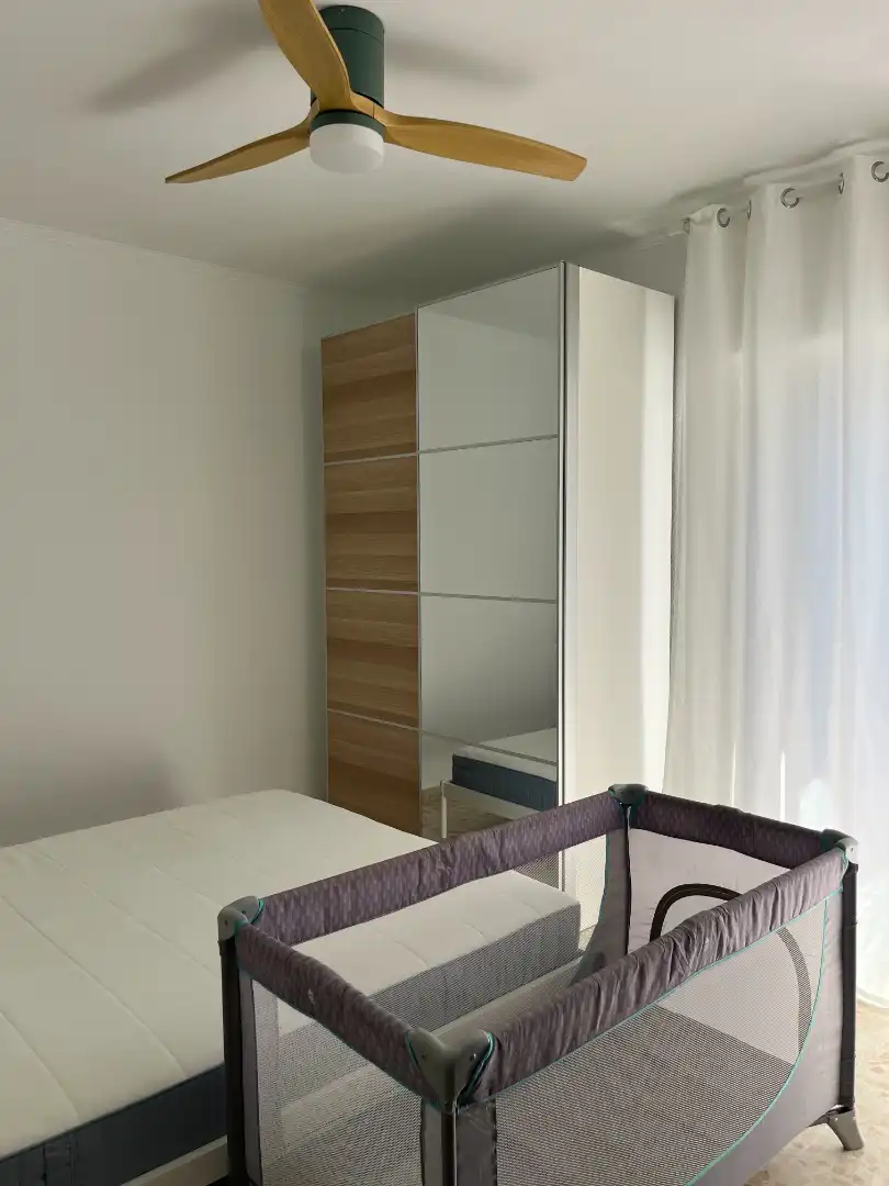 Habitación de Piso de alquiler en Salobreña con Aire acondicionado, Terraza y Amueblado