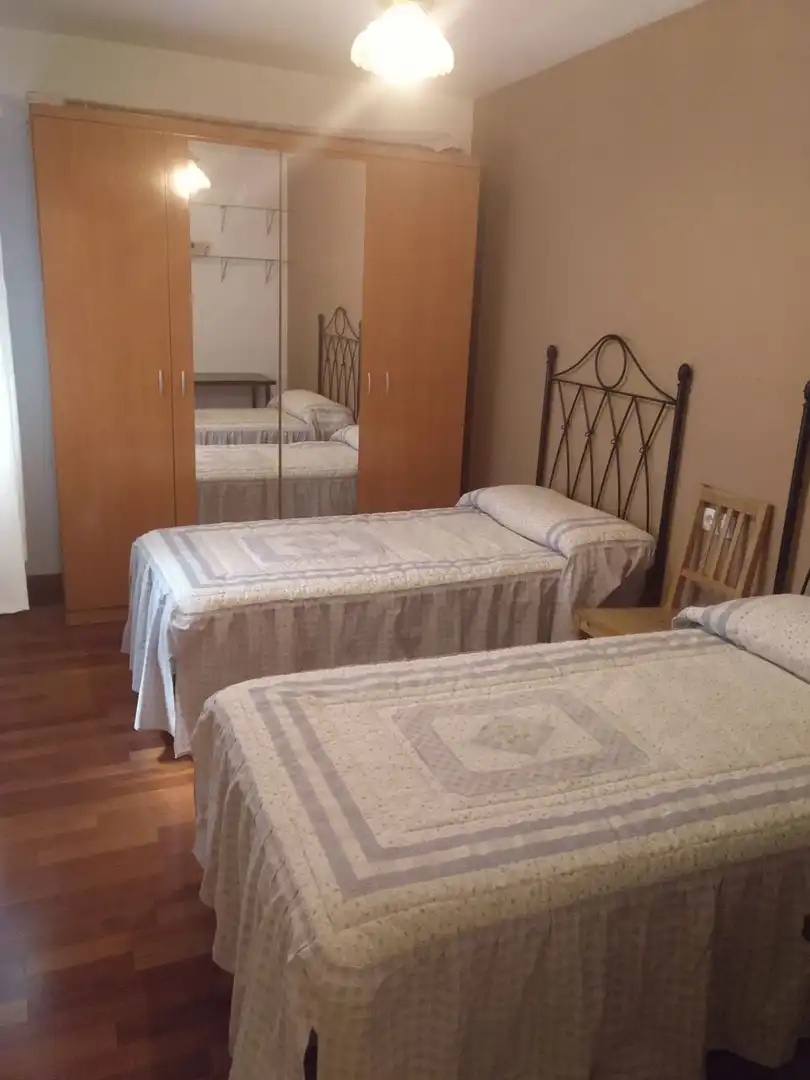 Habitación de Piso de alquiler en Sevilla con Aire acondicionado, Amueblado y Horno