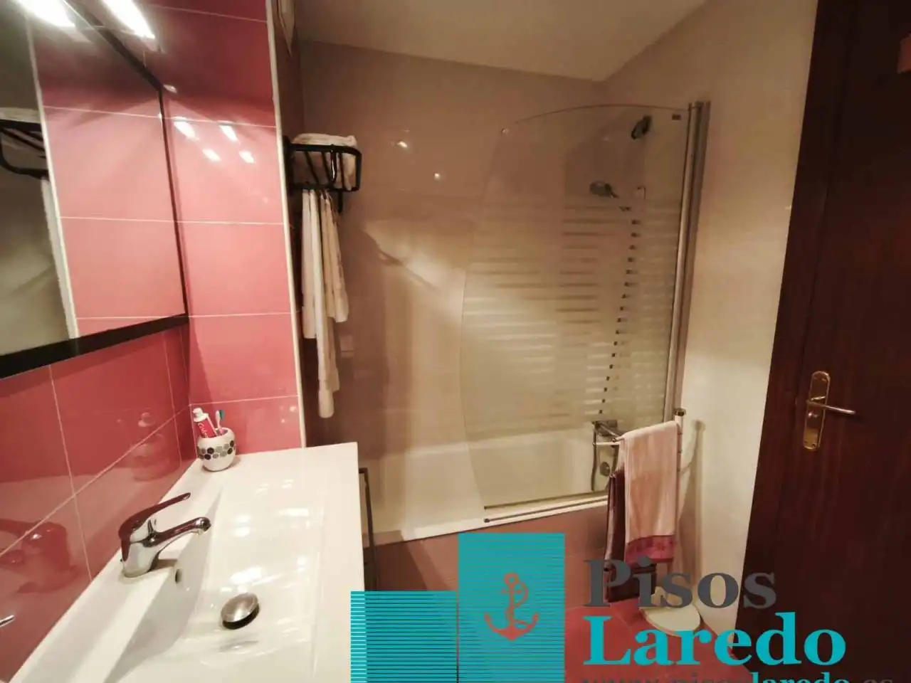 Baño de Piso en venta en Laredo con Calefacción, Parquet y Amueblado
