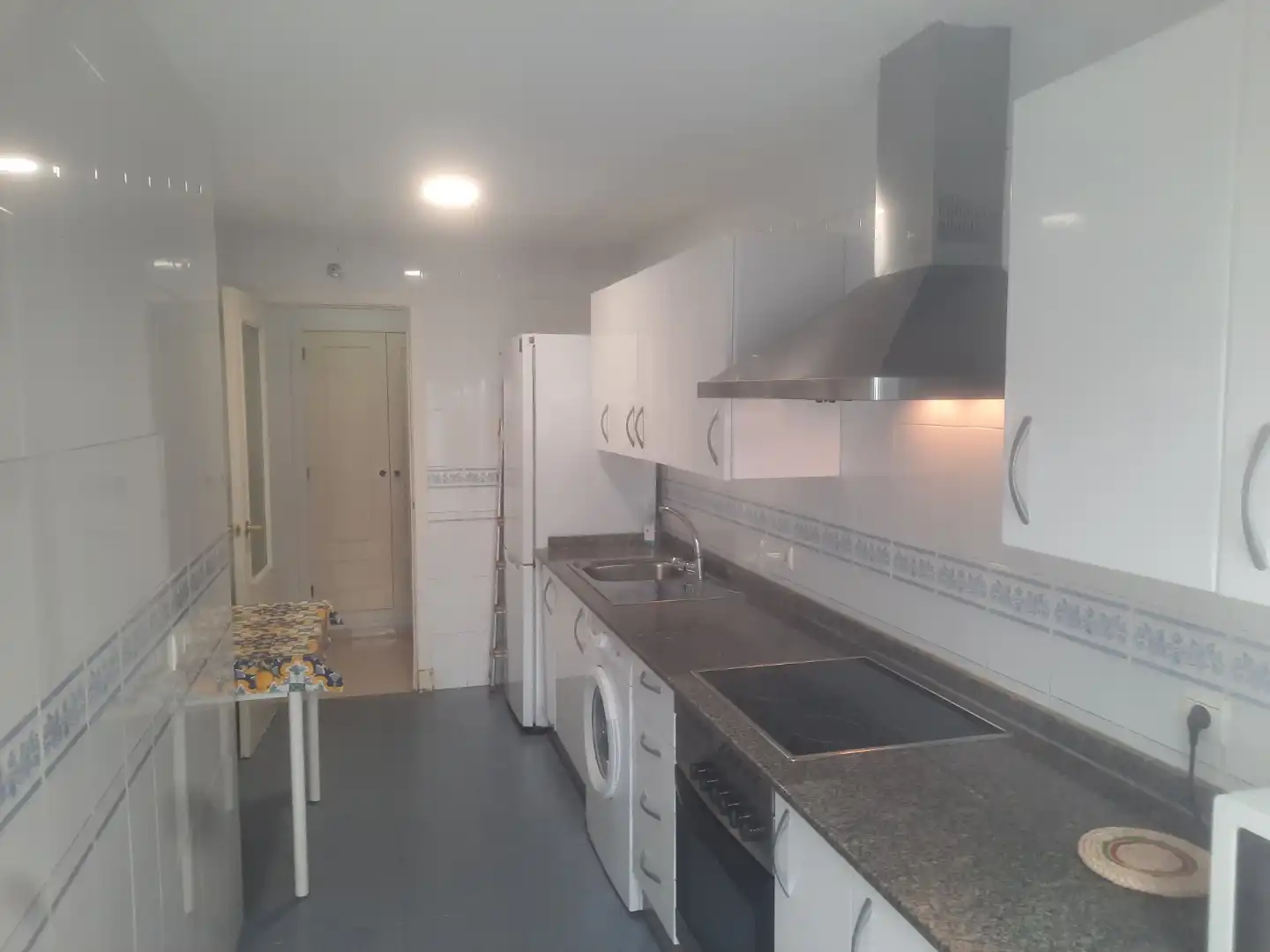 Küche von Erdgeschoss zur Miete in Sanlúcar de Barrameda mit Terrasse, Schwimmbad und Balkon