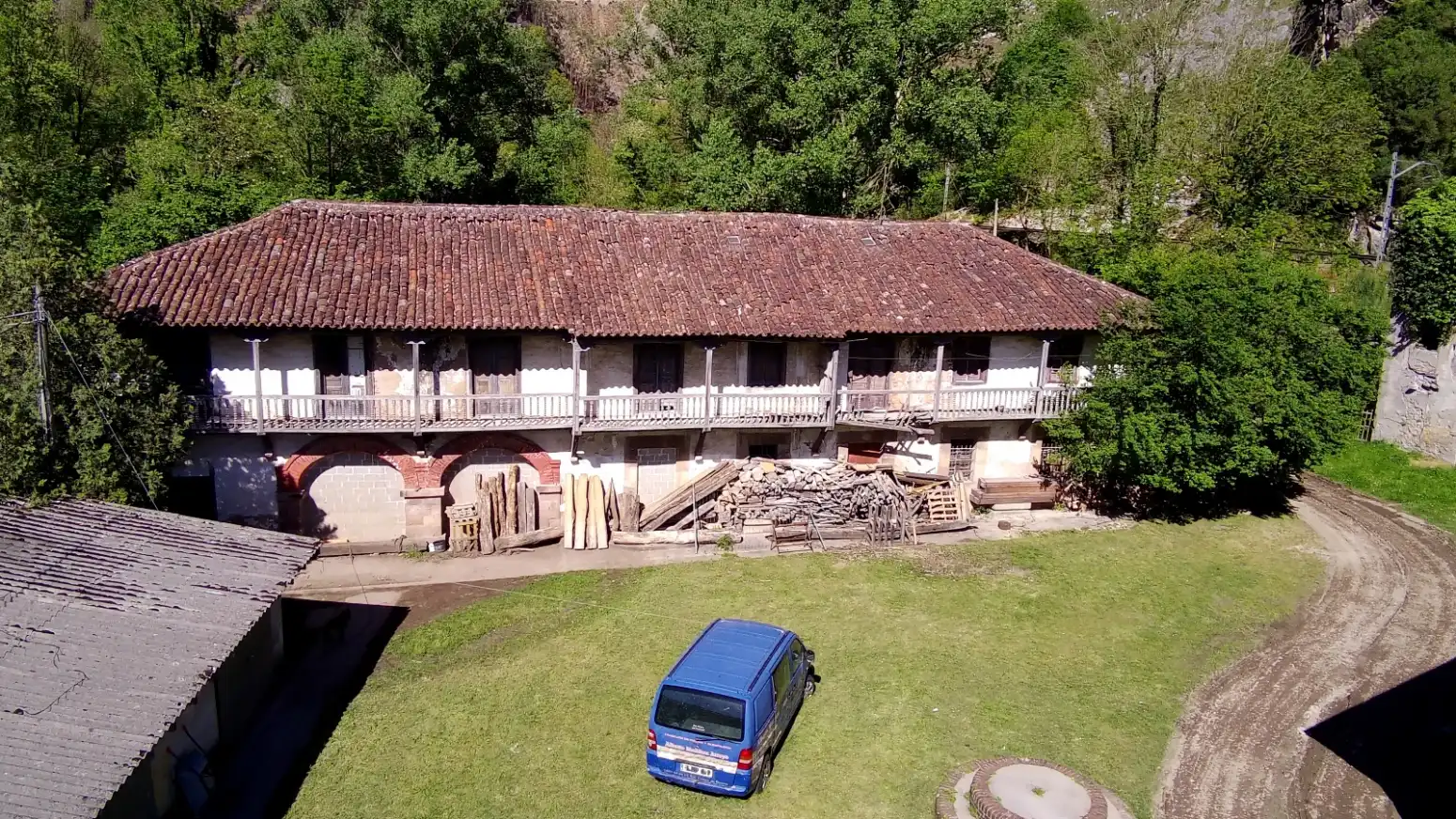 Vista exterior de Casa o xalet en venda en San Felices de Buelna