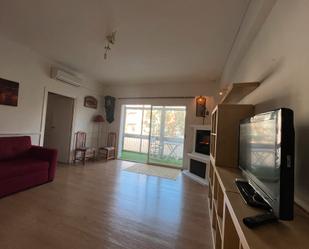 Living room of Flat for sale in  Granada Capital  with Air Conditioner, Parquet flooring and Furnished