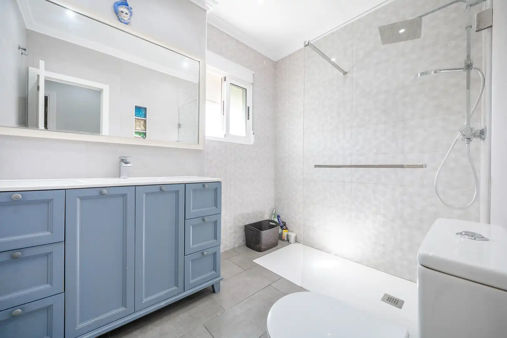 Baño de Casa adosada en venta en Guardamar del Segura con Aire acondicionado, Jardín privado y Terraza