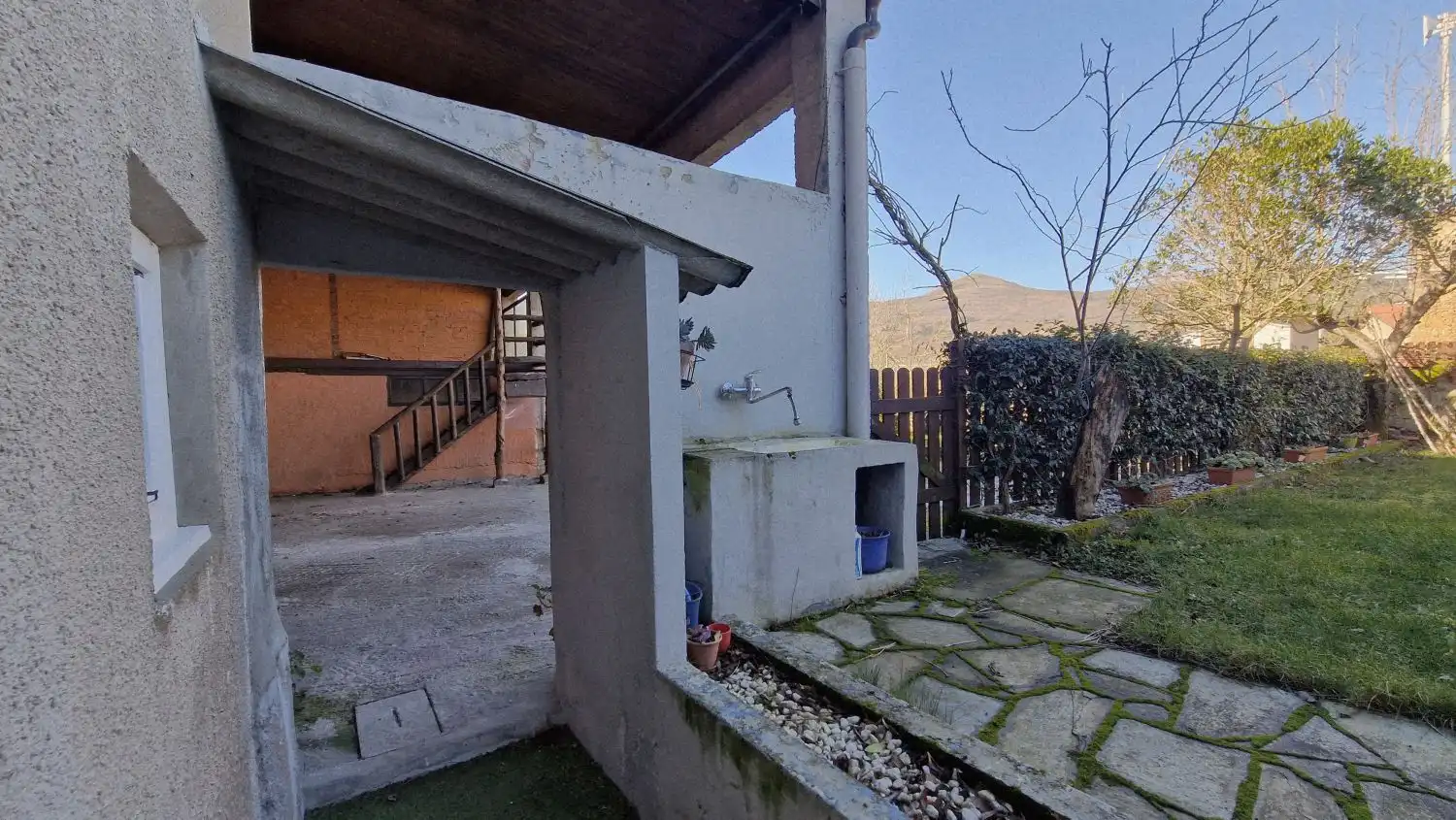 Jardí de Casa o xalet en venda en Molledo amb Calefacció, Terrassa i Traster
