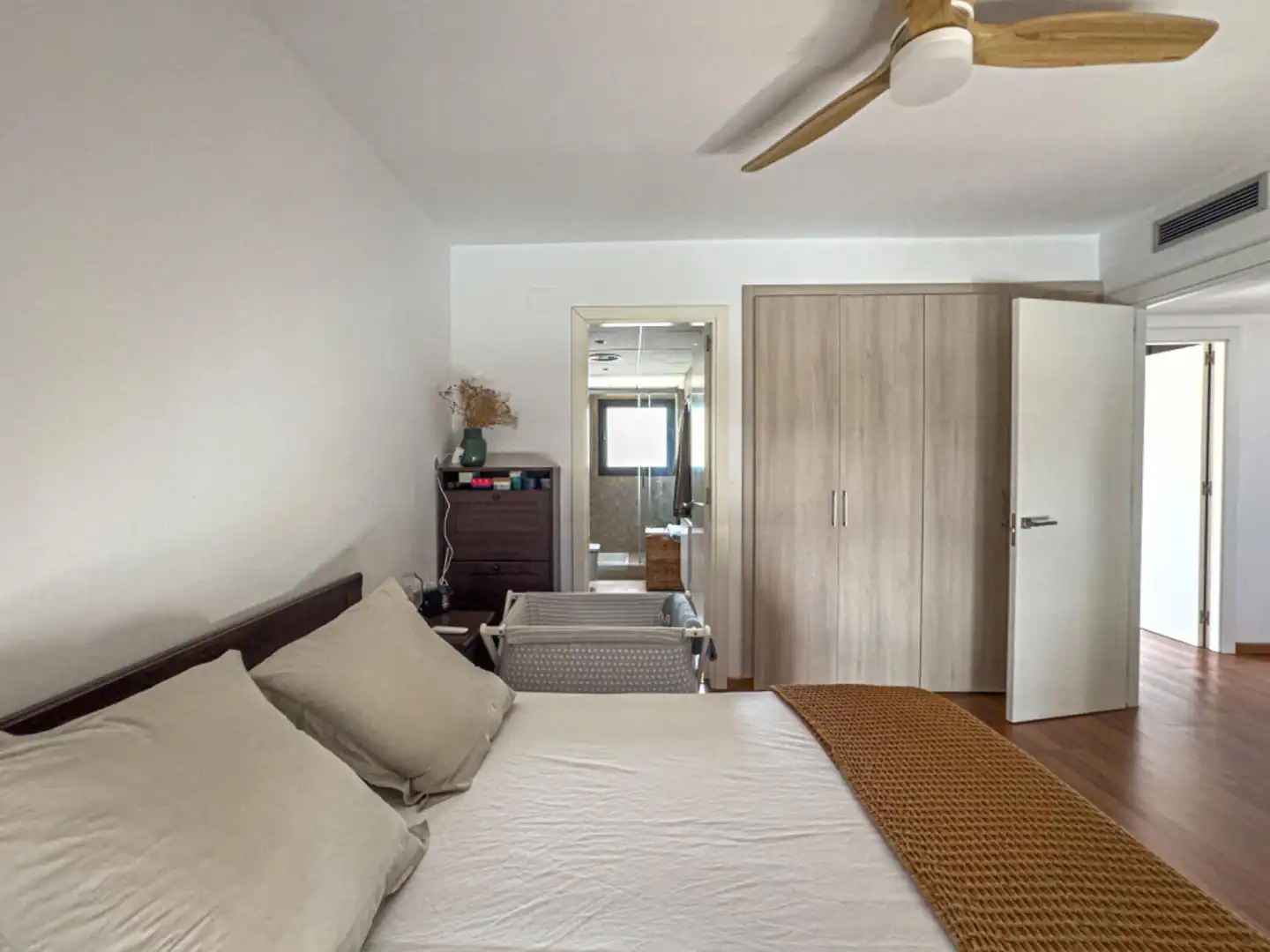 Habitación de Casa adosada en venta en Sant Pere de Ribes con Aire acondicionado, Calefacción y Parquet