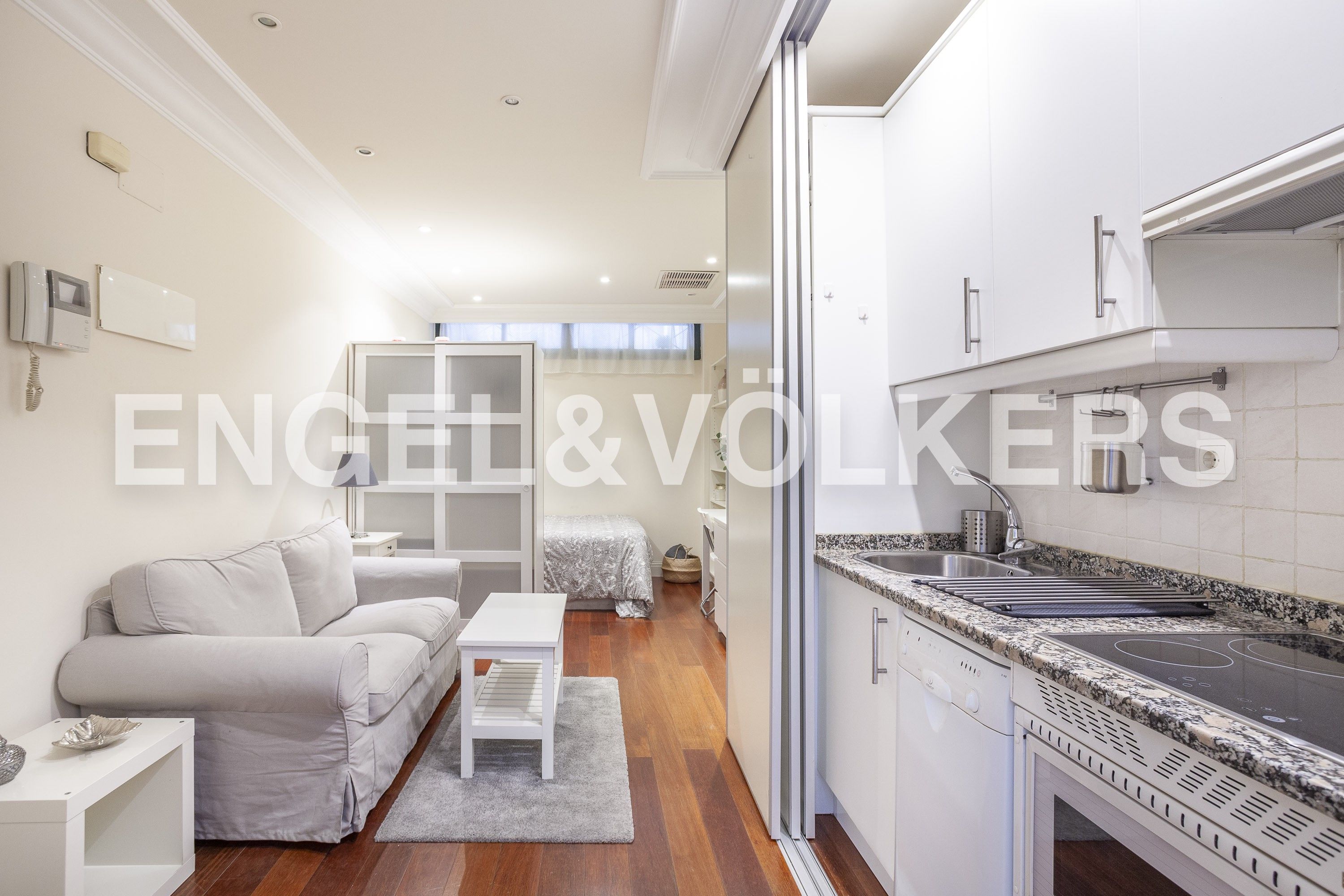 Vista exterior de Estudi de lloguer en  Madrid Capital amb Aire condicionat, Calefacció i Parquet