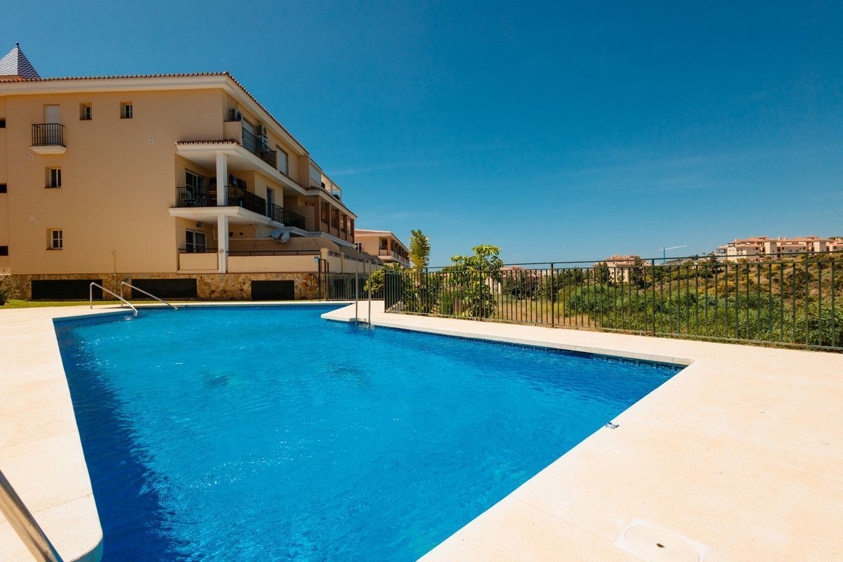 Swimming pool of Apartment to rent in Mijas  with Air Conditioner, Heating and Terrace