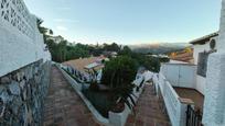 Vista exterior de Casa o xalet en venda en Almuñécar amb Piscina